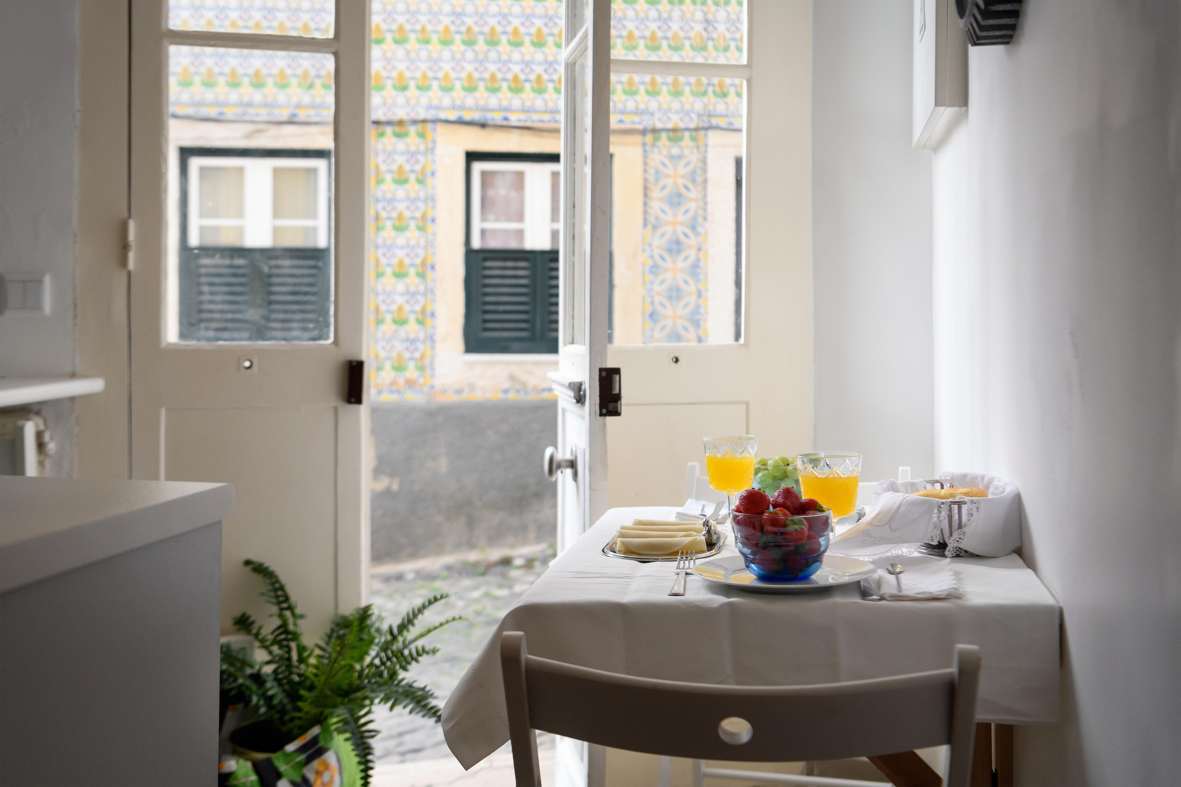 Alfama Yellow House Lisbon Bagian luar foto